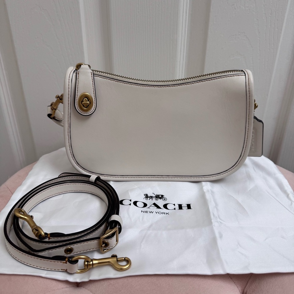 Coach Swinger Shoulder Bag in Chalk